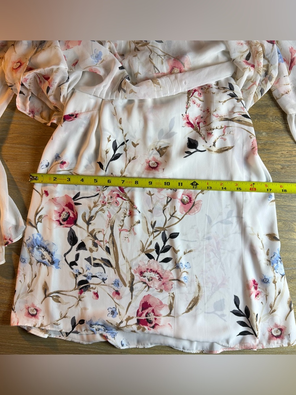 White House Black Market Cream Floral Pintuck Blouse - Picture 12 of 12